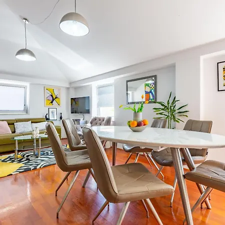 Delfina One Bedroom Apartment *